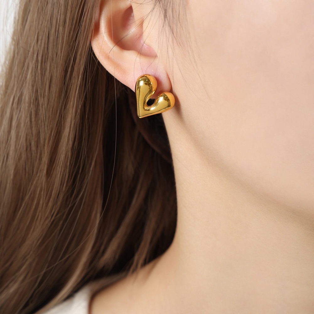 18K Gold Heart Earrings*High Gloss Finish*Stud Earrings - Picture 3 of 6